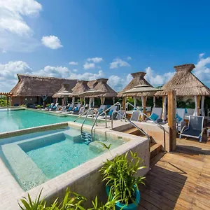 https://naay-boutique.allrivieramayahotels.com